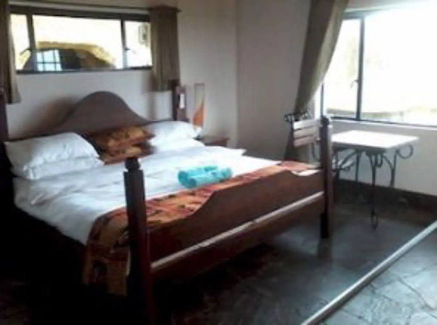 Zimre Lodge and Houseboats