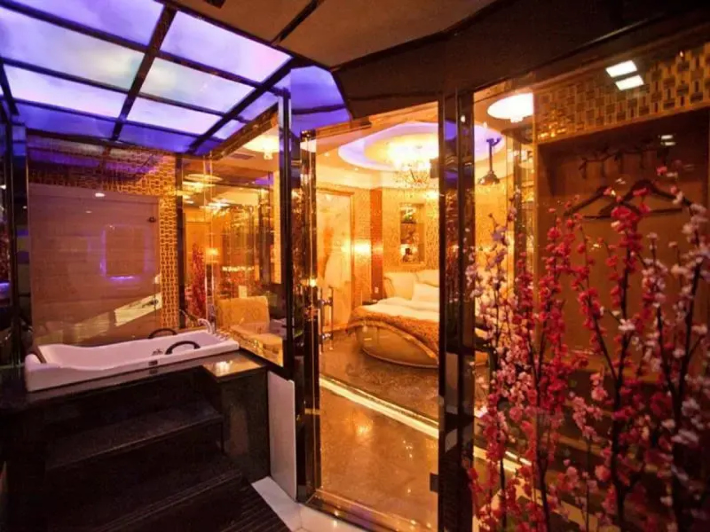 Qingdao Laiyinbao Business Hotel