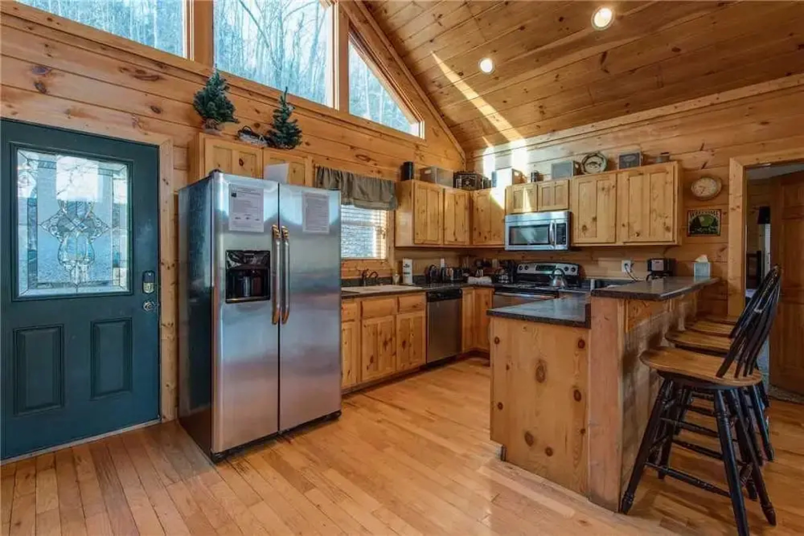 Hickory Hollow Lodge - Eight Bedroom Cabin