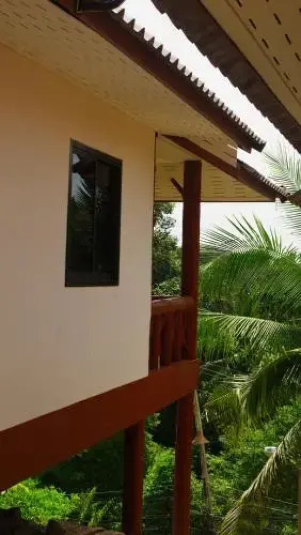 Le Balcon, Haad Yao.