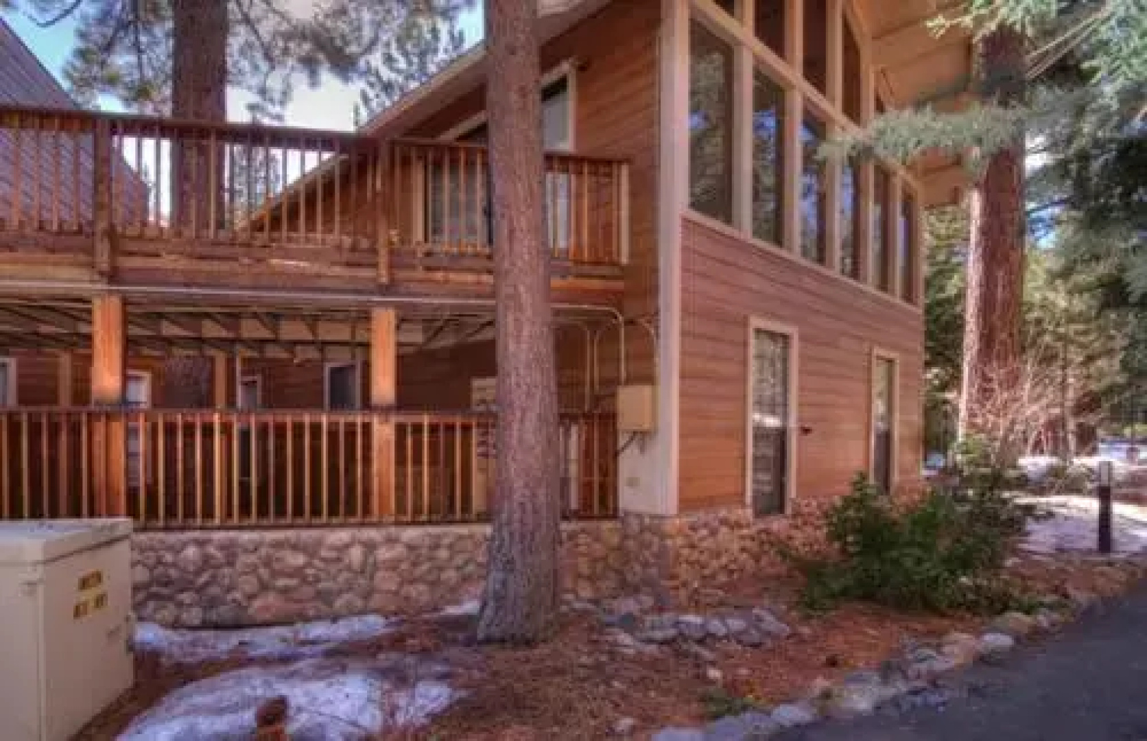 Spacious 3 North Shore Townhome 3 Br townhouse by RedAwning