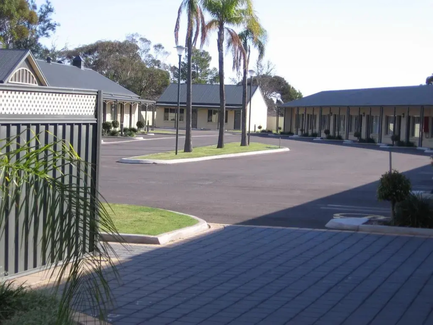 Sundowner Motel Hotel
