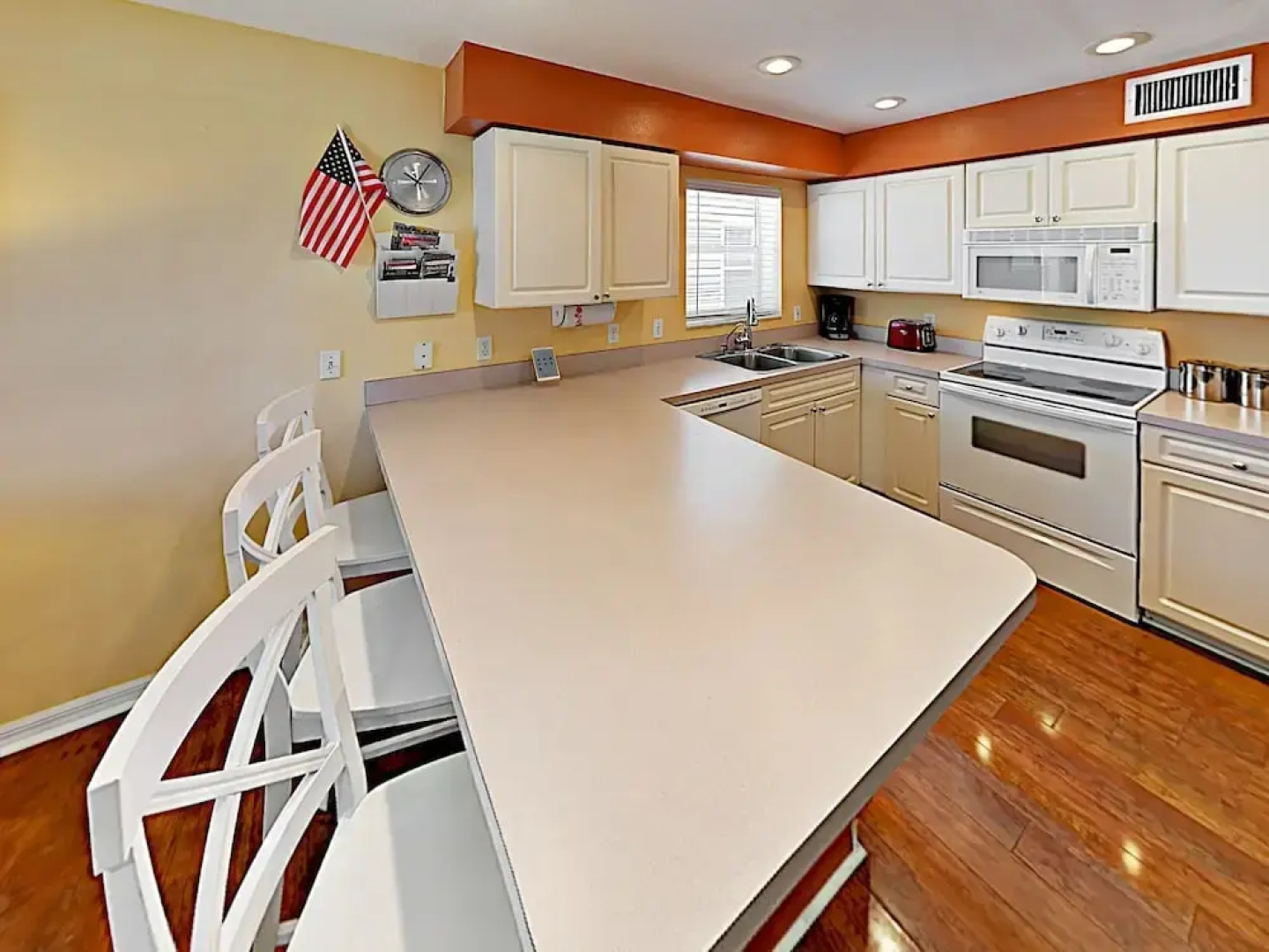 Unbeatable Beachside in Indian Rocks Beach by RedAwning