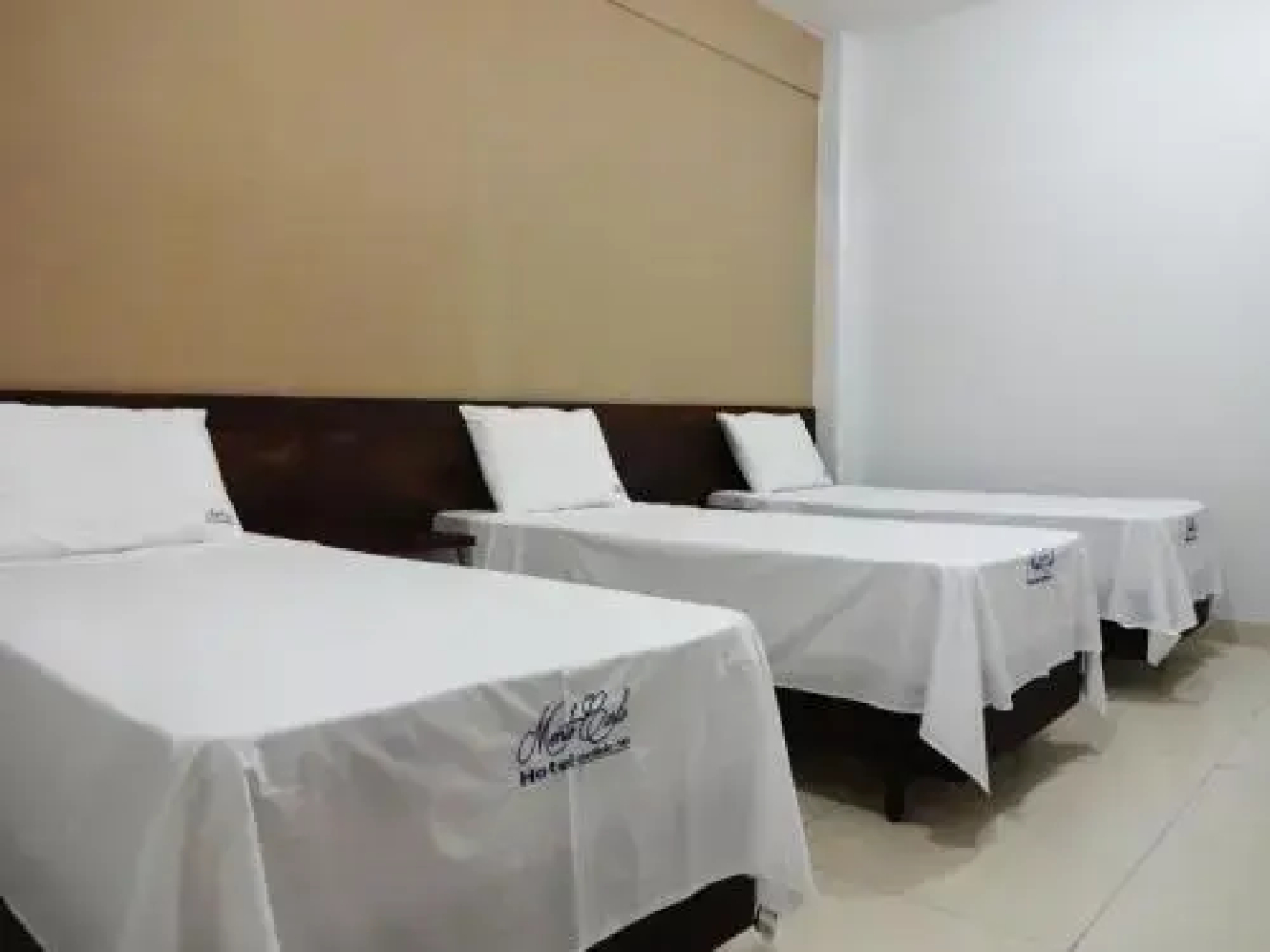 O Hotel Monte Carlo Uberlândia fica próximo aos hospitais Santa Catarina, Santa Clara, Santa Genoveva e várias clínicas médicas