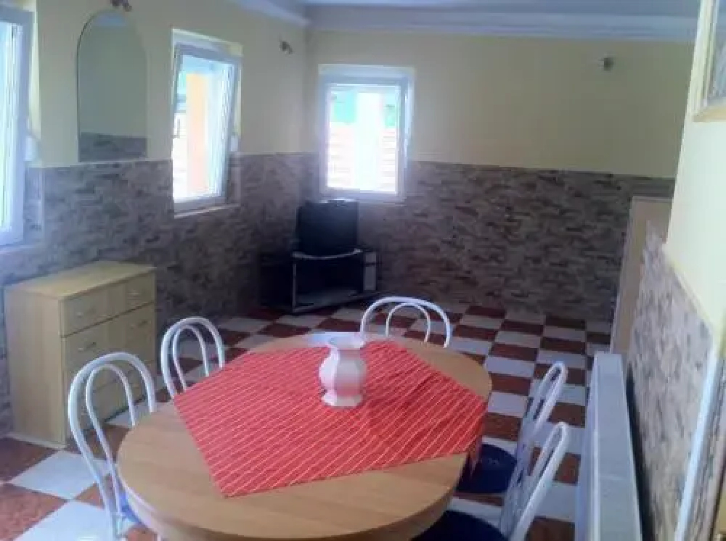 Granada Medencés Apartmanház
