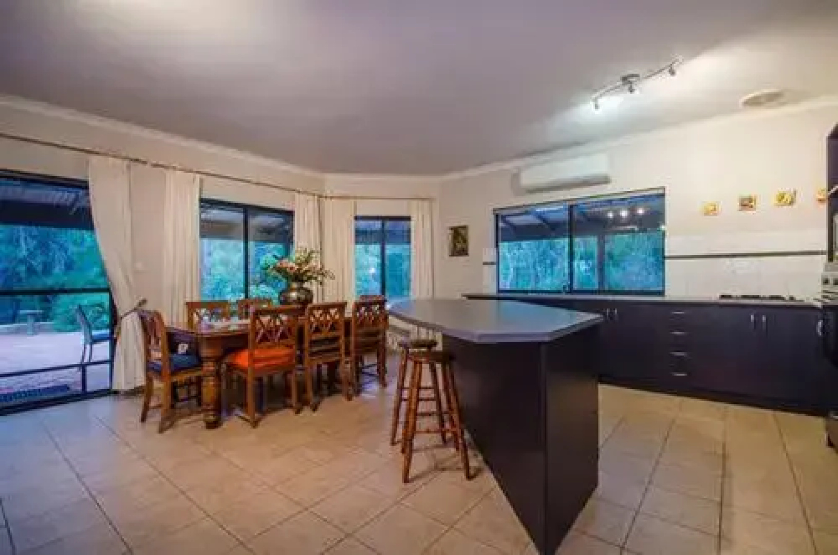 Yallingup pet friendly Bush retreat