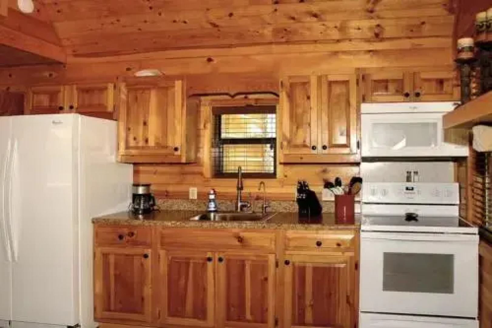 Mountain Laurel - 1 Bedrooms, 1 Baths, Sleeps 4 Cabin by RedAwning