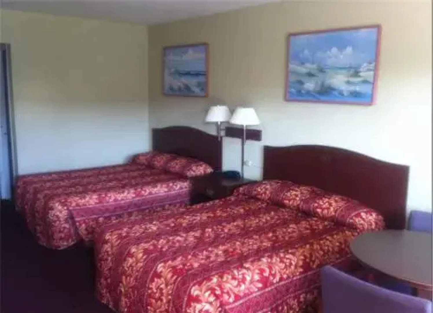 Deluxe Inn