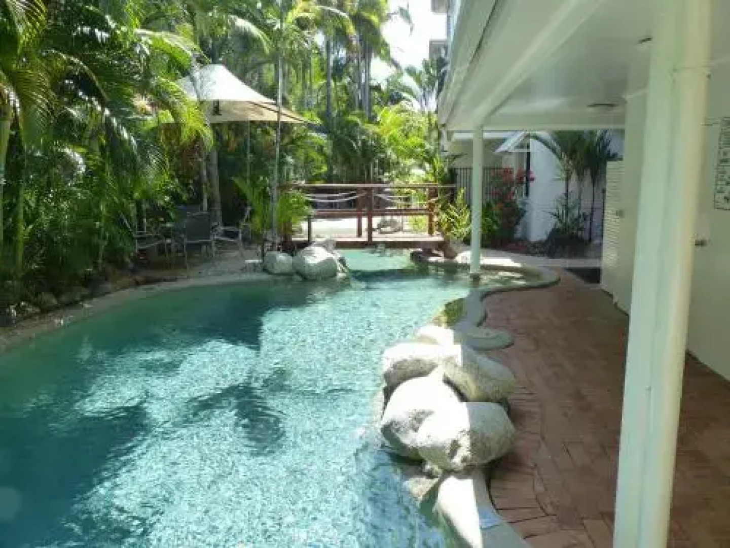 Retro Port Douglas Apartments