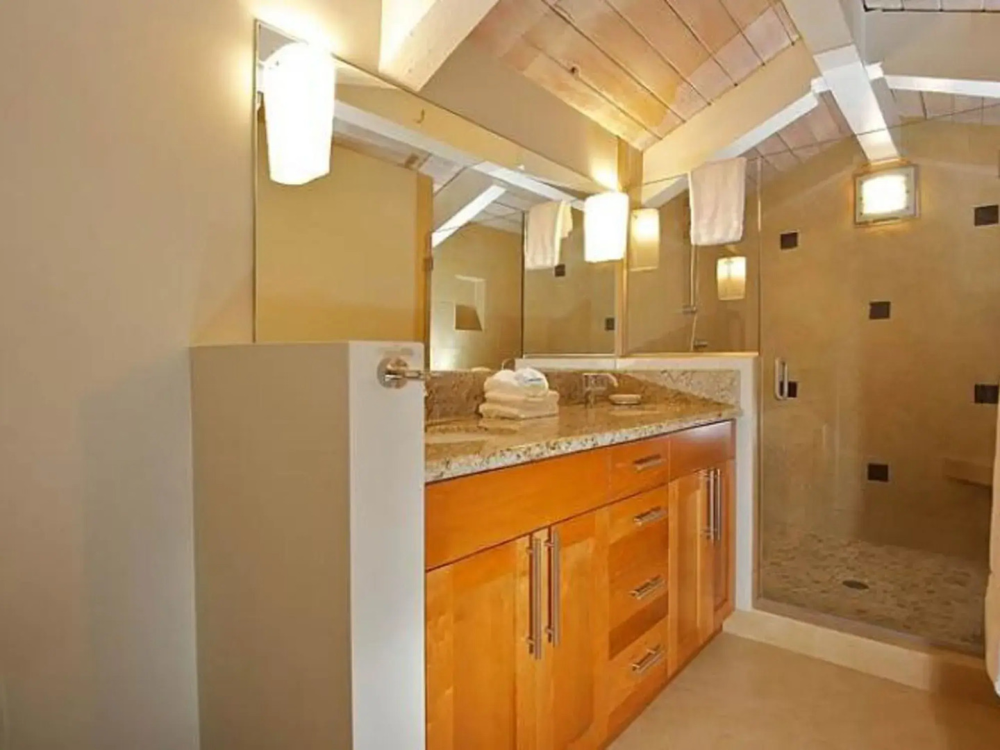 Papakea C403 by RedAwning