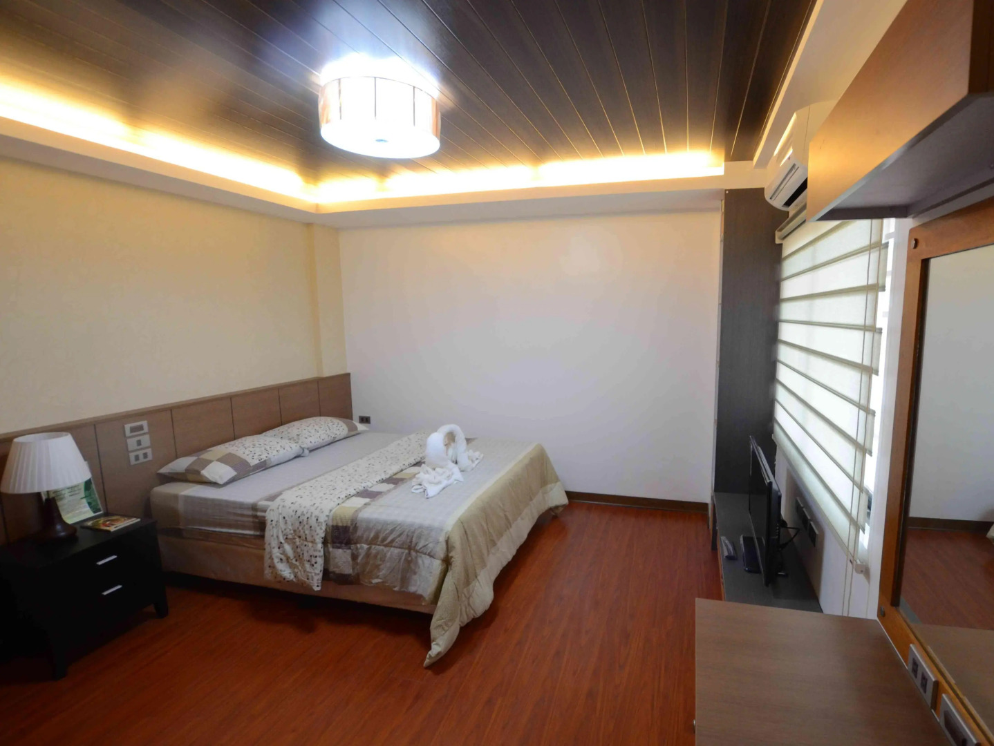 GraceHill EconoSuites Hotel