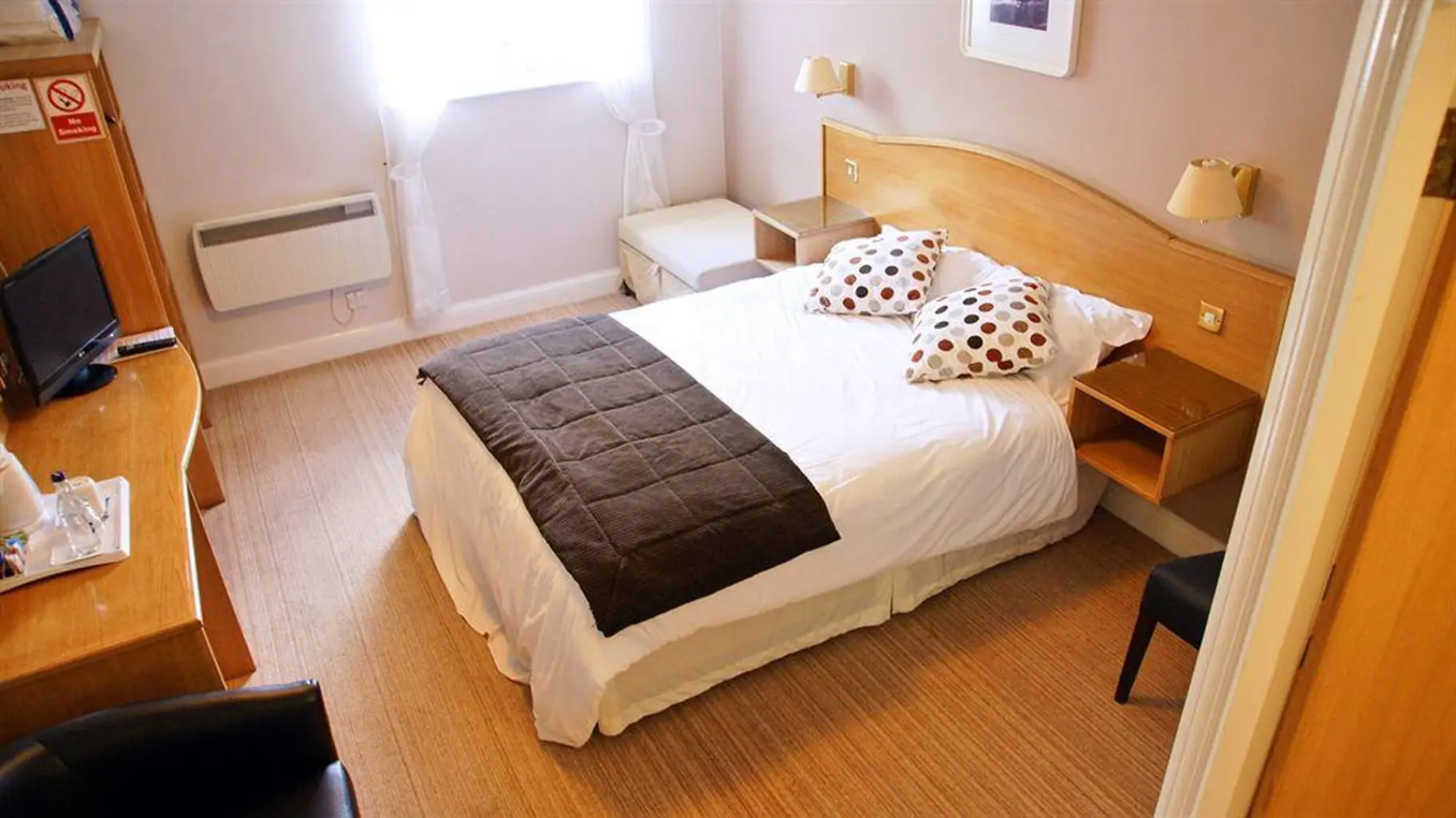 Red Lion & Cellar Room Hotel