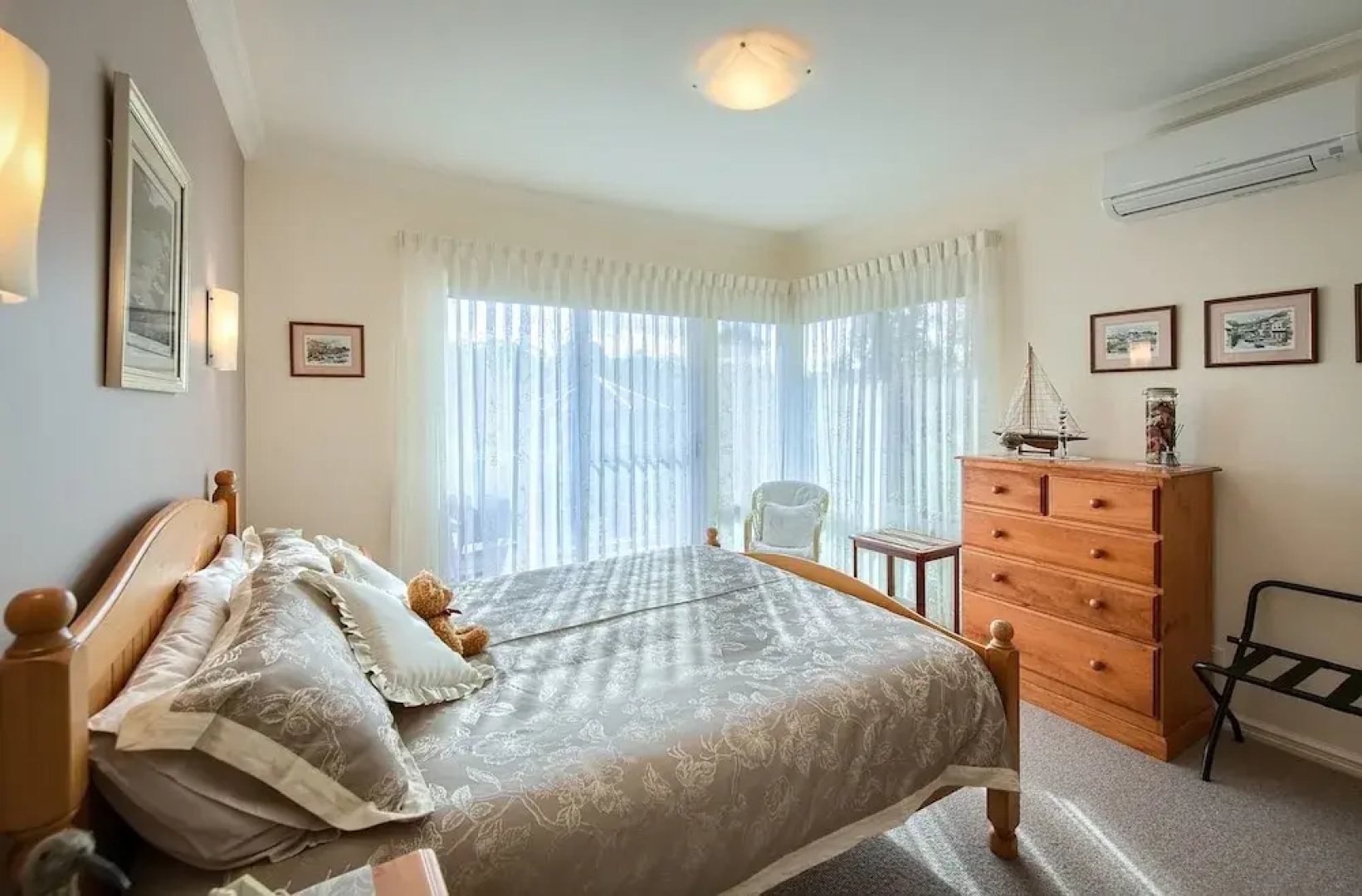 Glenelg on King Bed & Breakfast