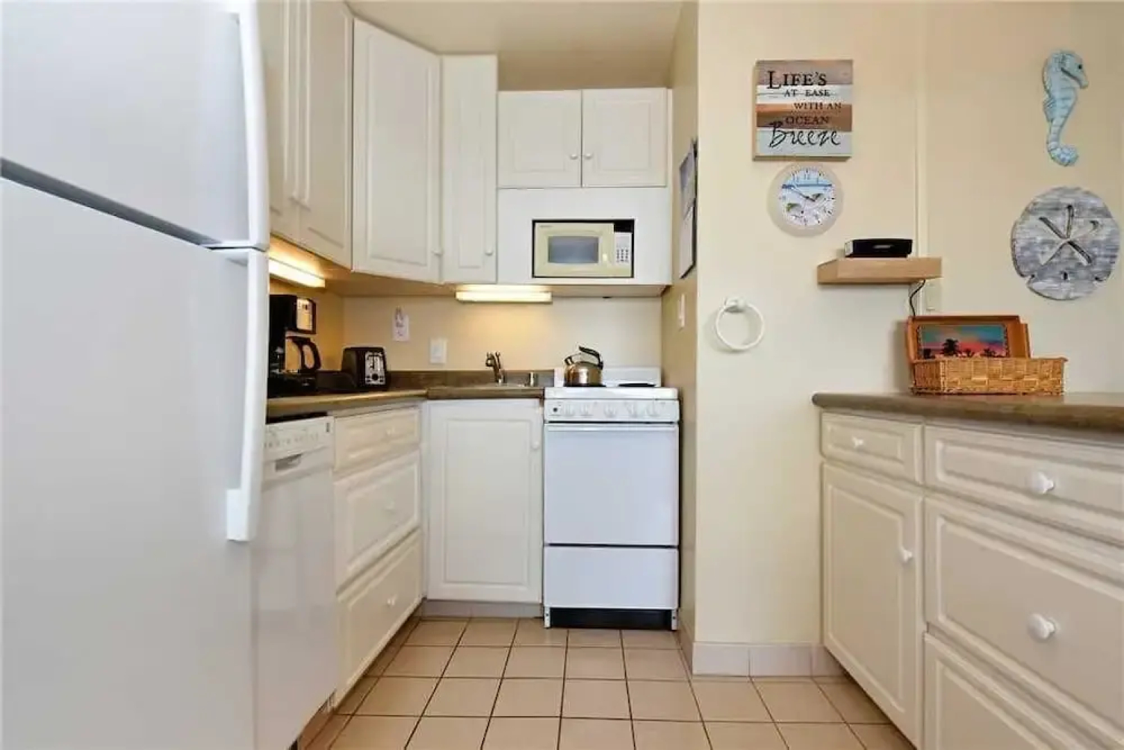 Valley Isle 107 by RedAwning