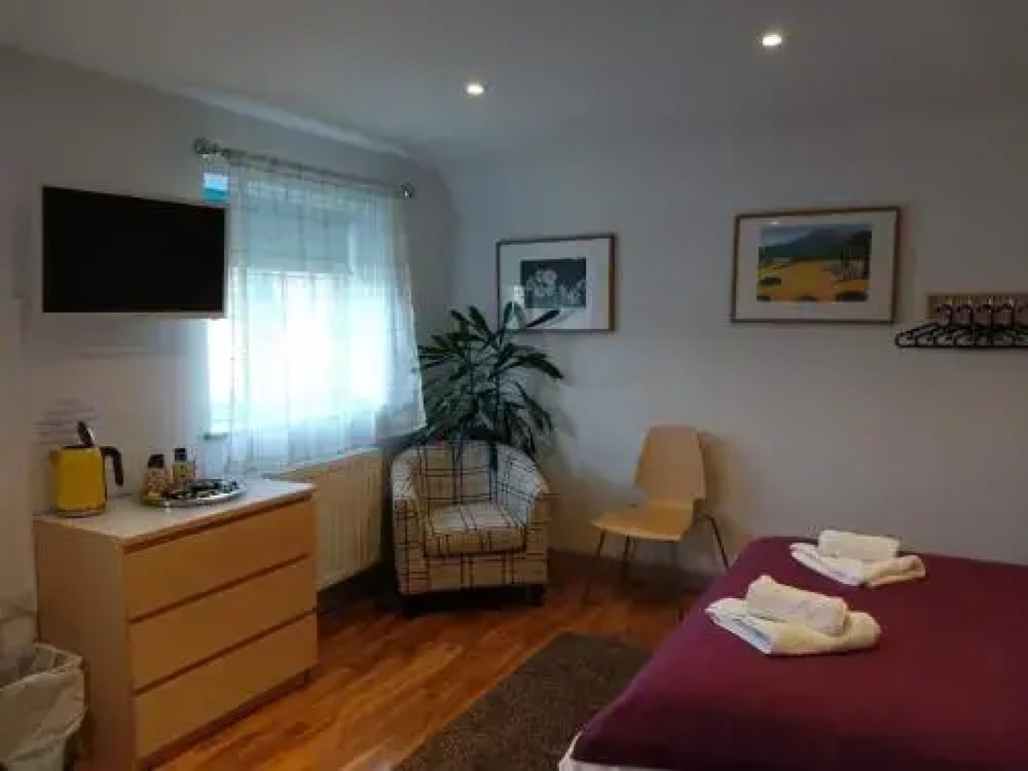 B - Simply Rooms