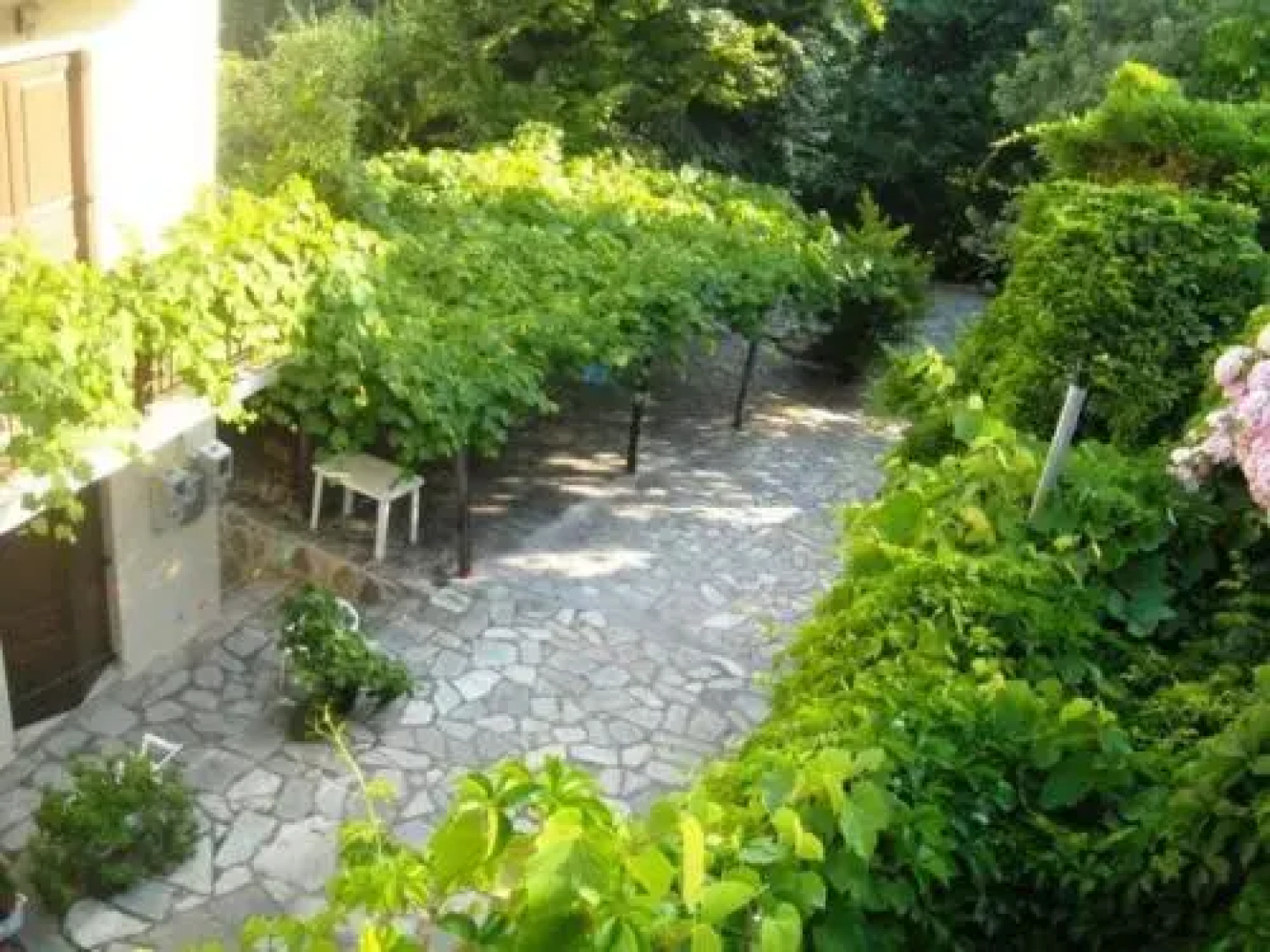 Paradeisos Rooms