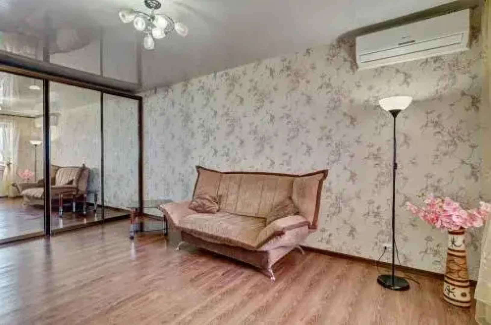 Maksima Gorkogo, 54