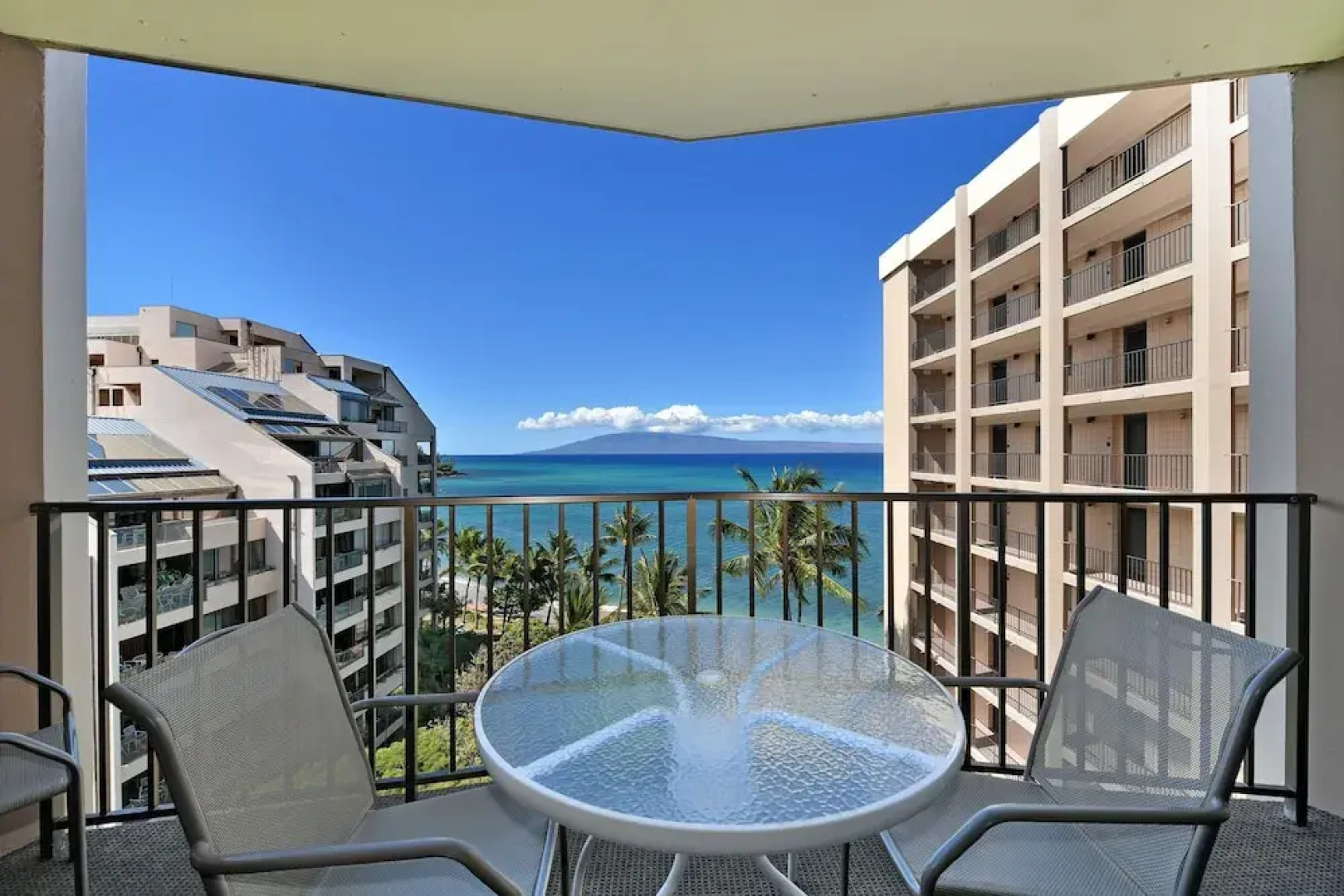 Valley Isle 902 by RedAwning