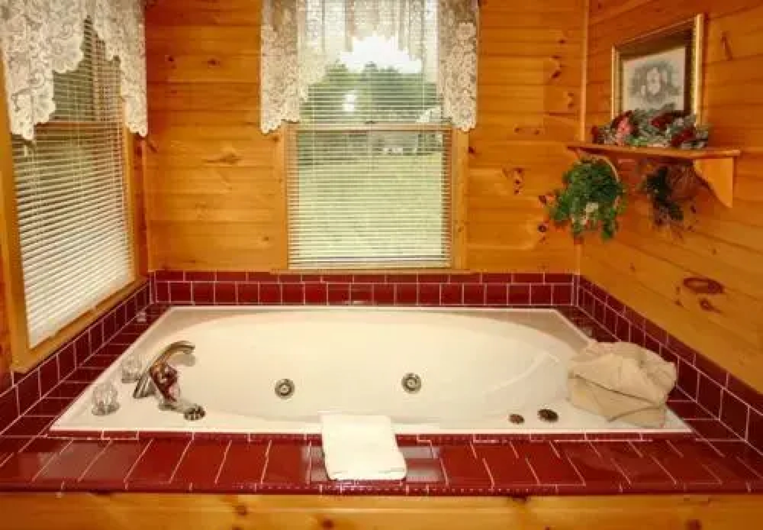 Lamb's Cabin by the Creek - 3 Br Cabin