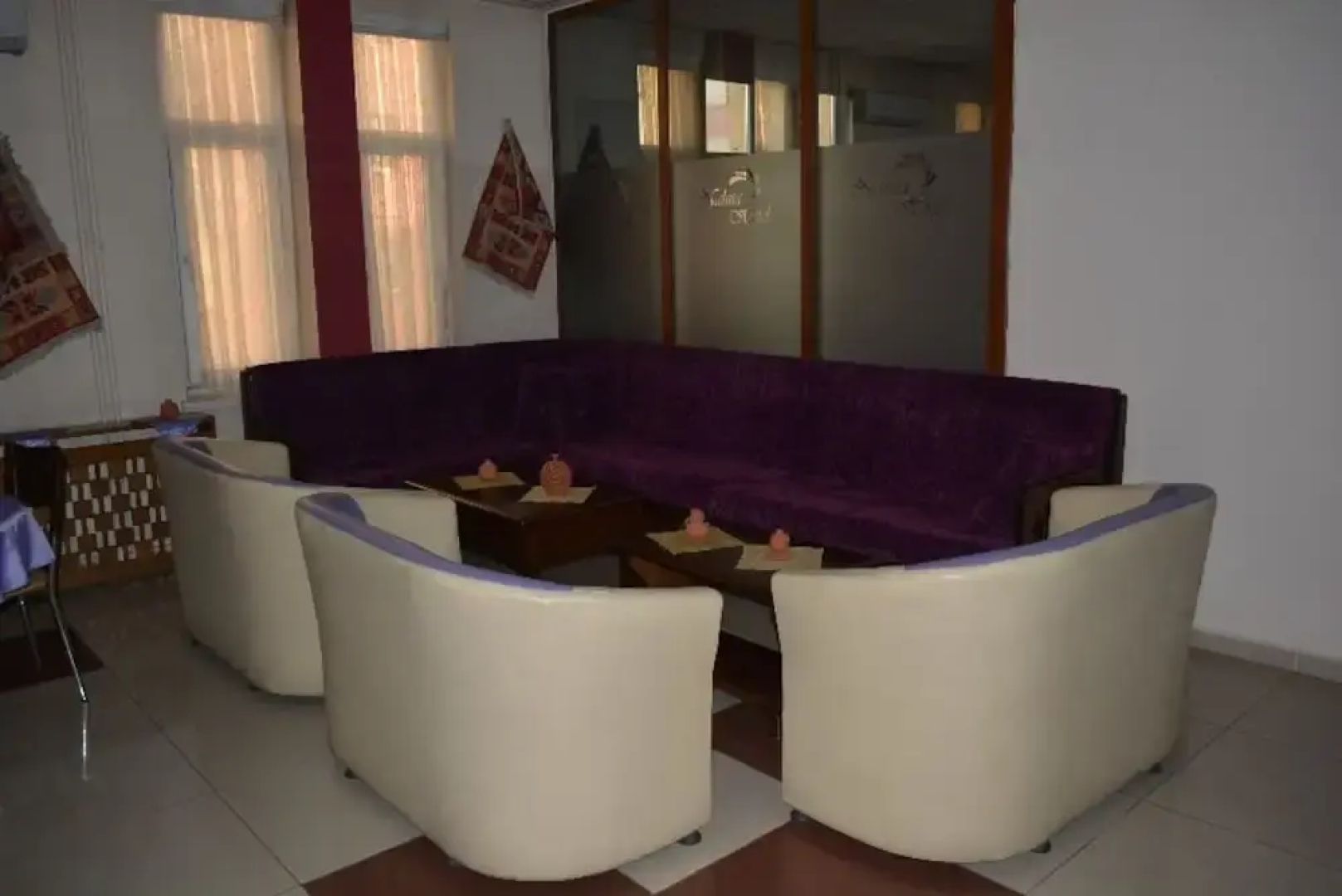 Nahi̇ta Hotel