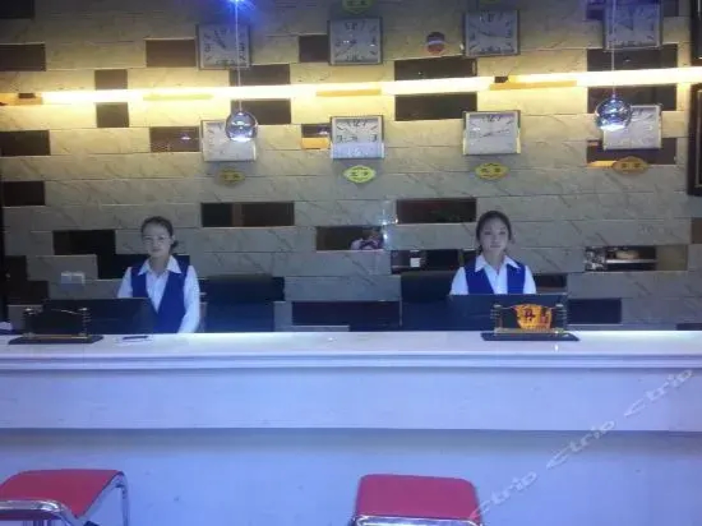 Xinhua Business Hotel
