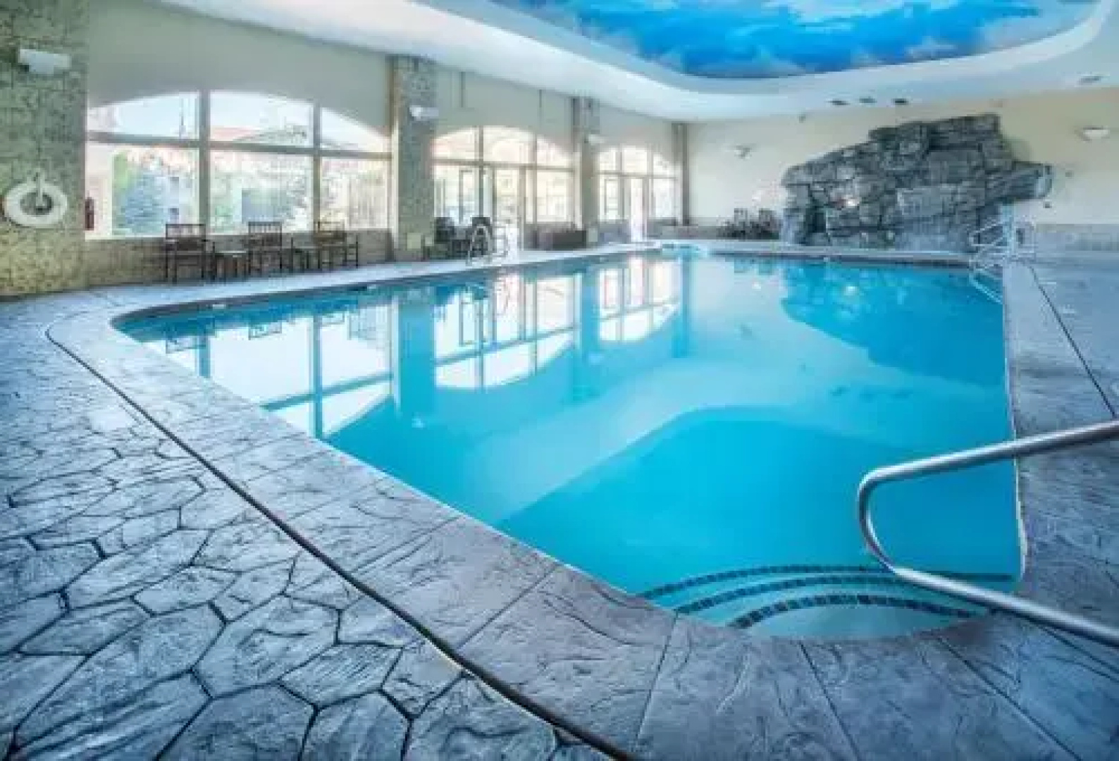 Hotel and Resort Rooms by Midway Lodging