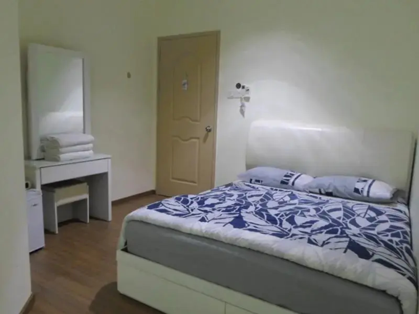 Summer Hotel