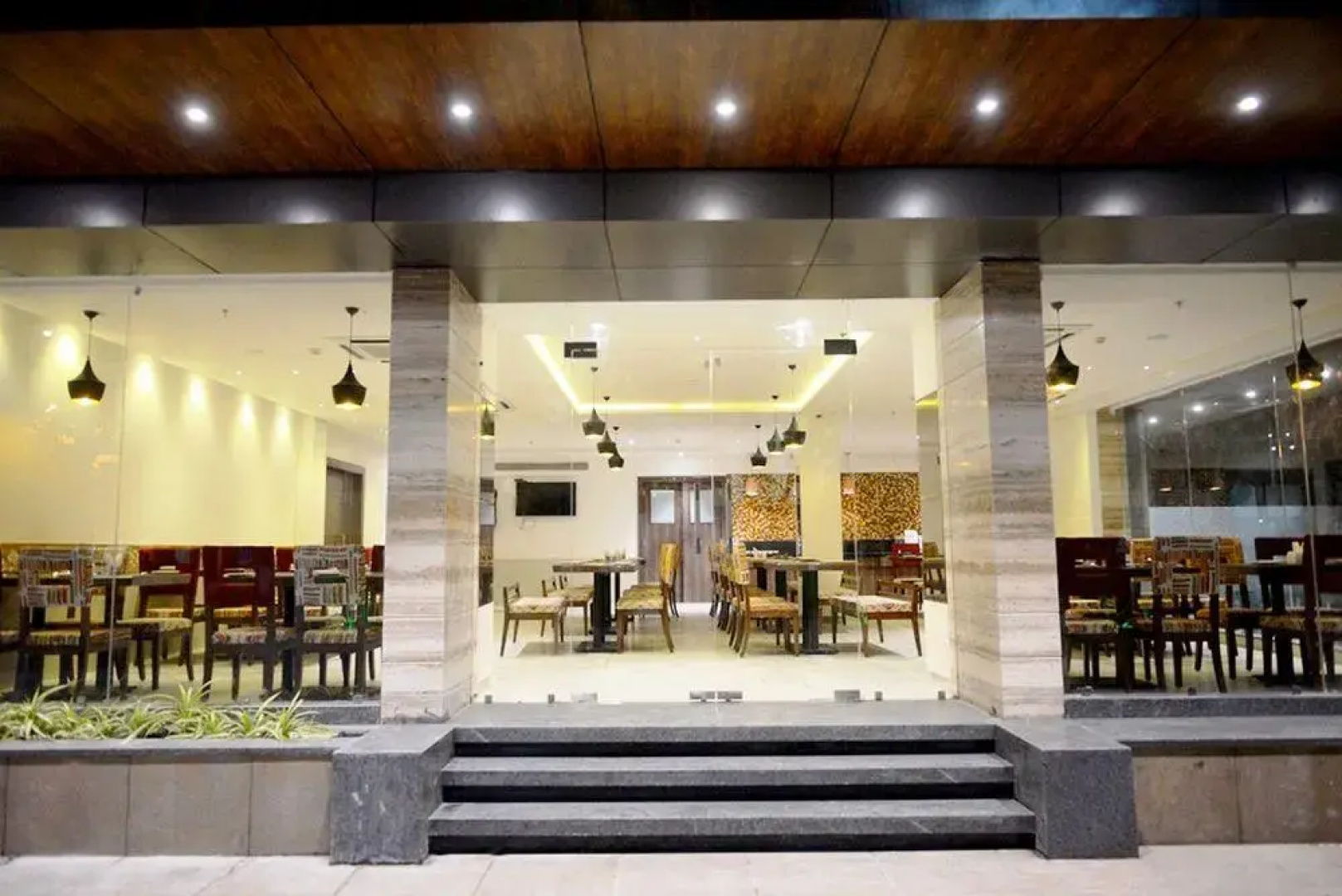 Mango Hotels Bhagwati Park