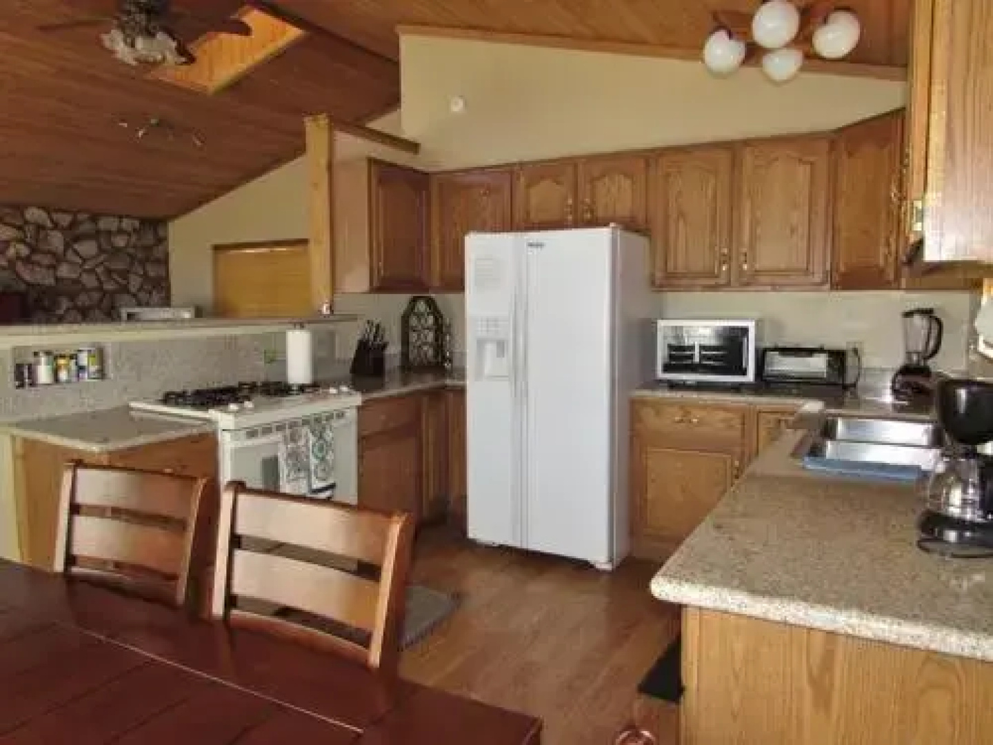 034 Menlo Suite Cabin