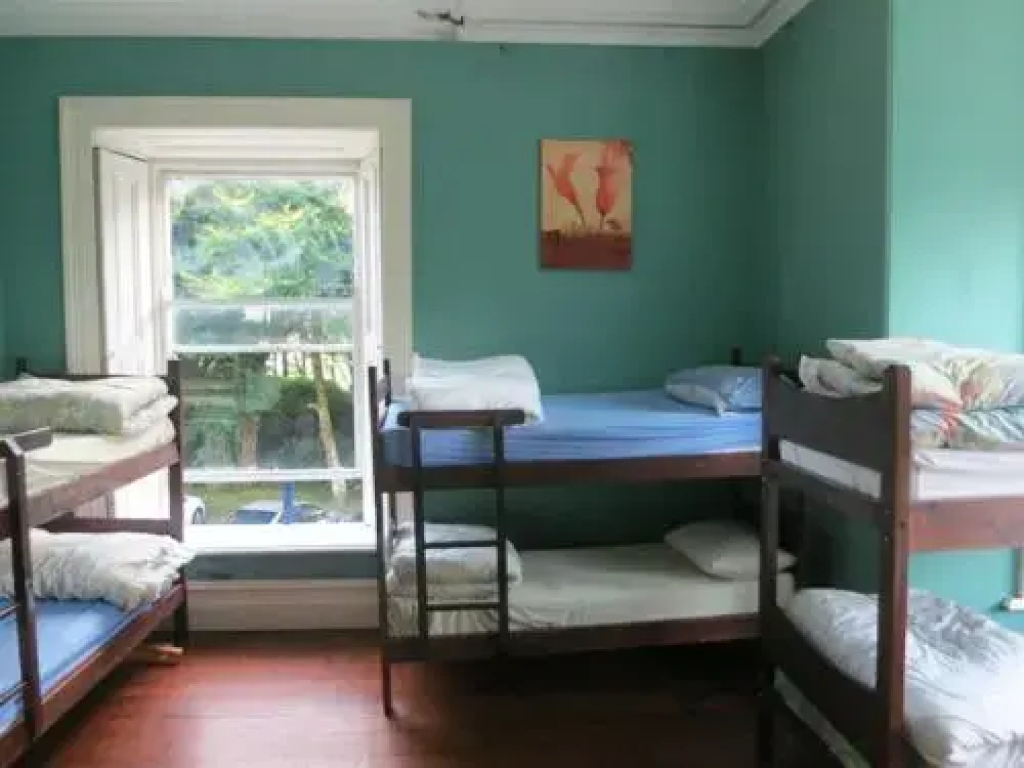The Valley House Hostel & Bar