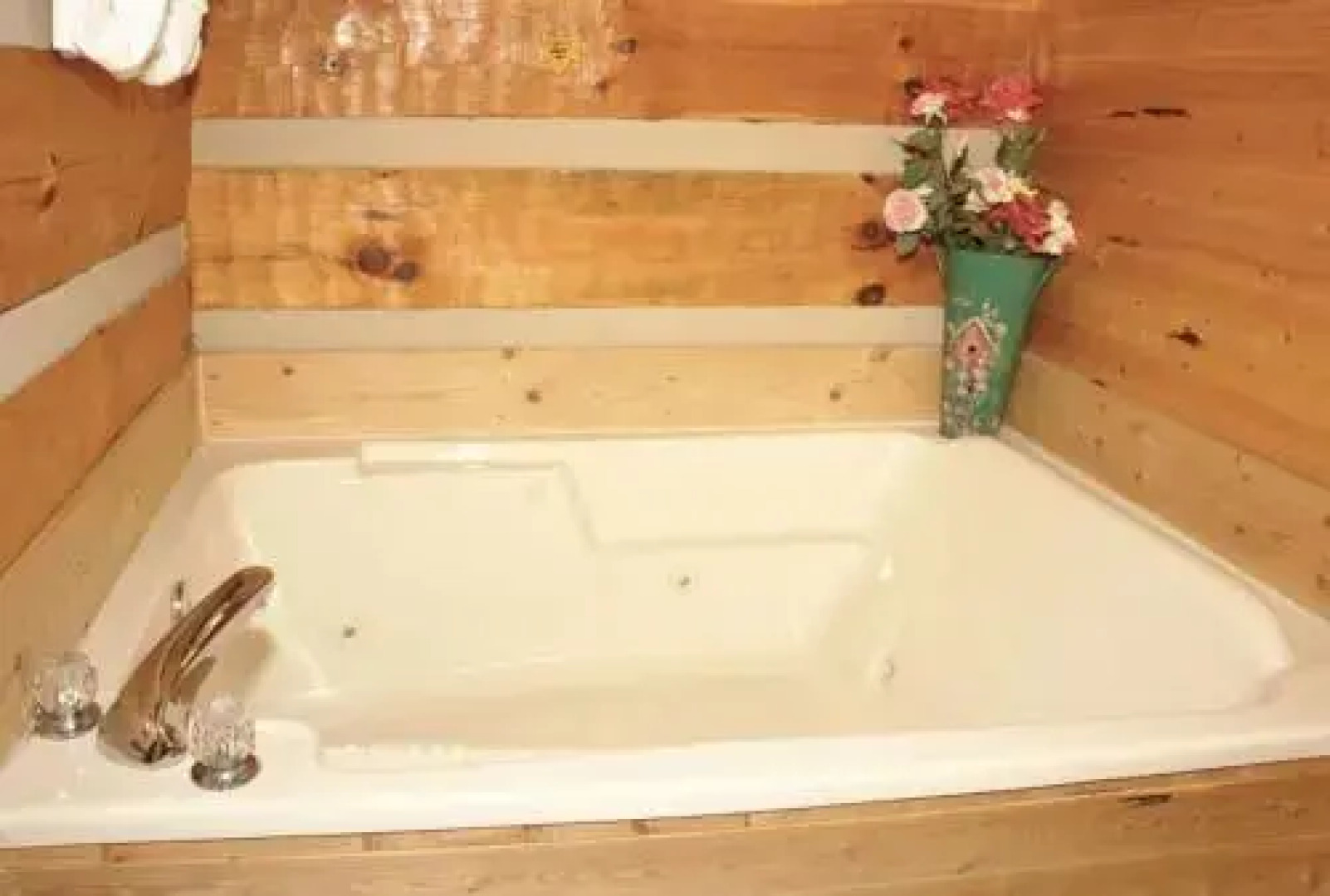 Sweet - 2 Bedrooms, 2 Baths, Sleeps 6 Cabin by RedAwning