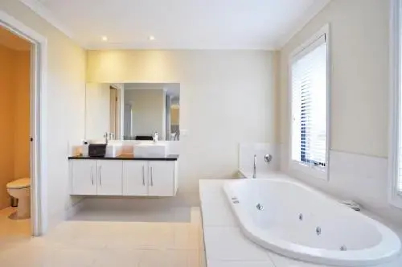 Poolside Oasis - Free Wifi