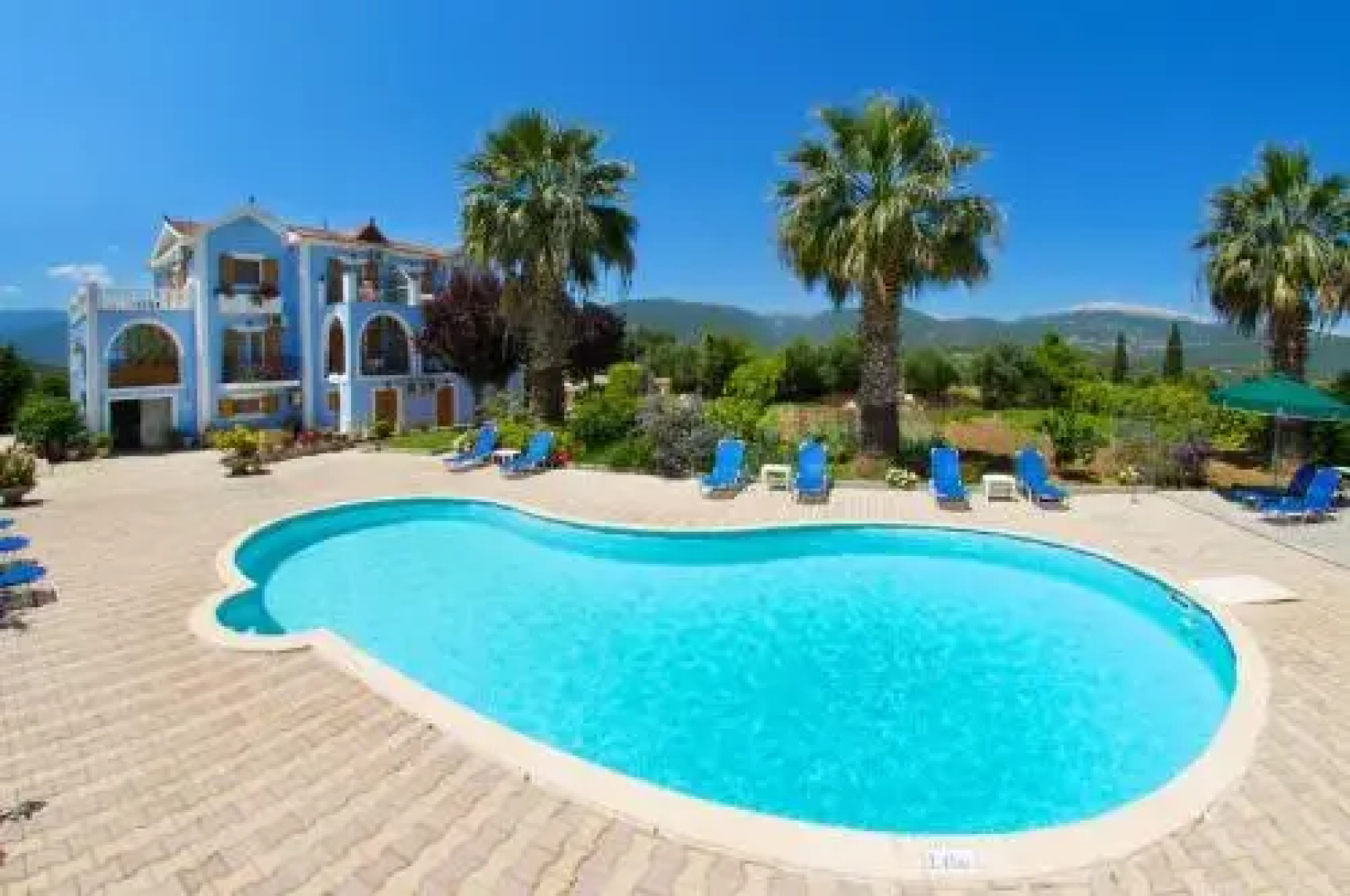 Nikos Studios and Apartments