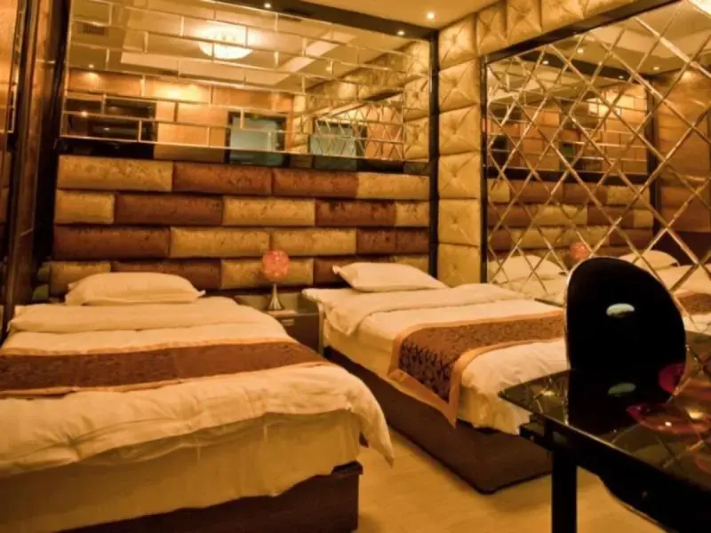 Qingdao Laiyinbao Business Hotel