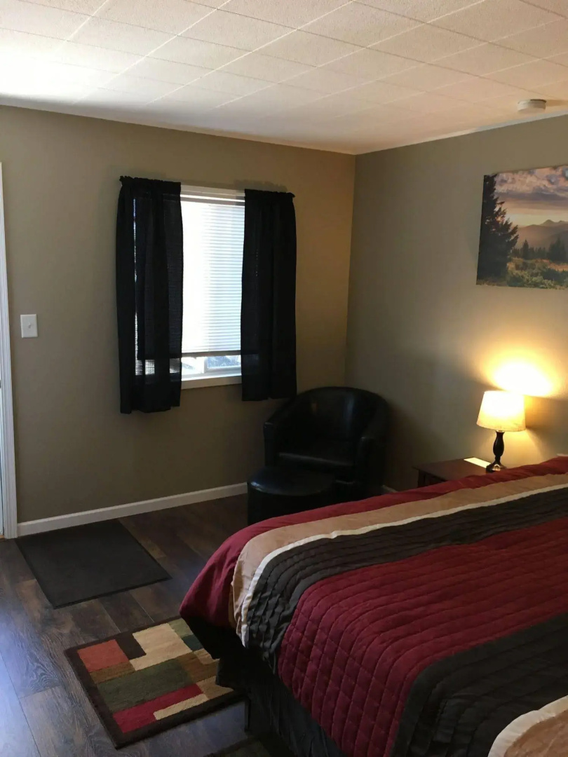 Colonial Motel and RV Park