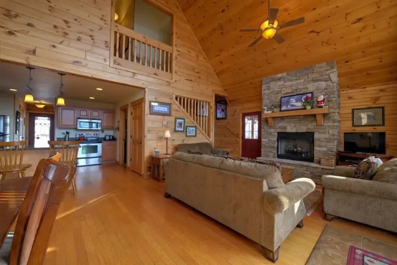 All Decked Out - 4 Br Cabin