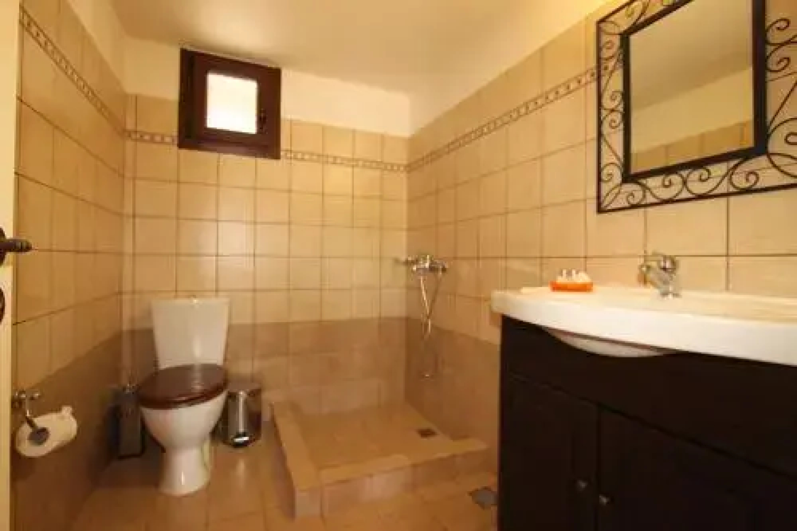 Kirki s Cozy Getaway - Paxoi Getaway w Jacuzzi