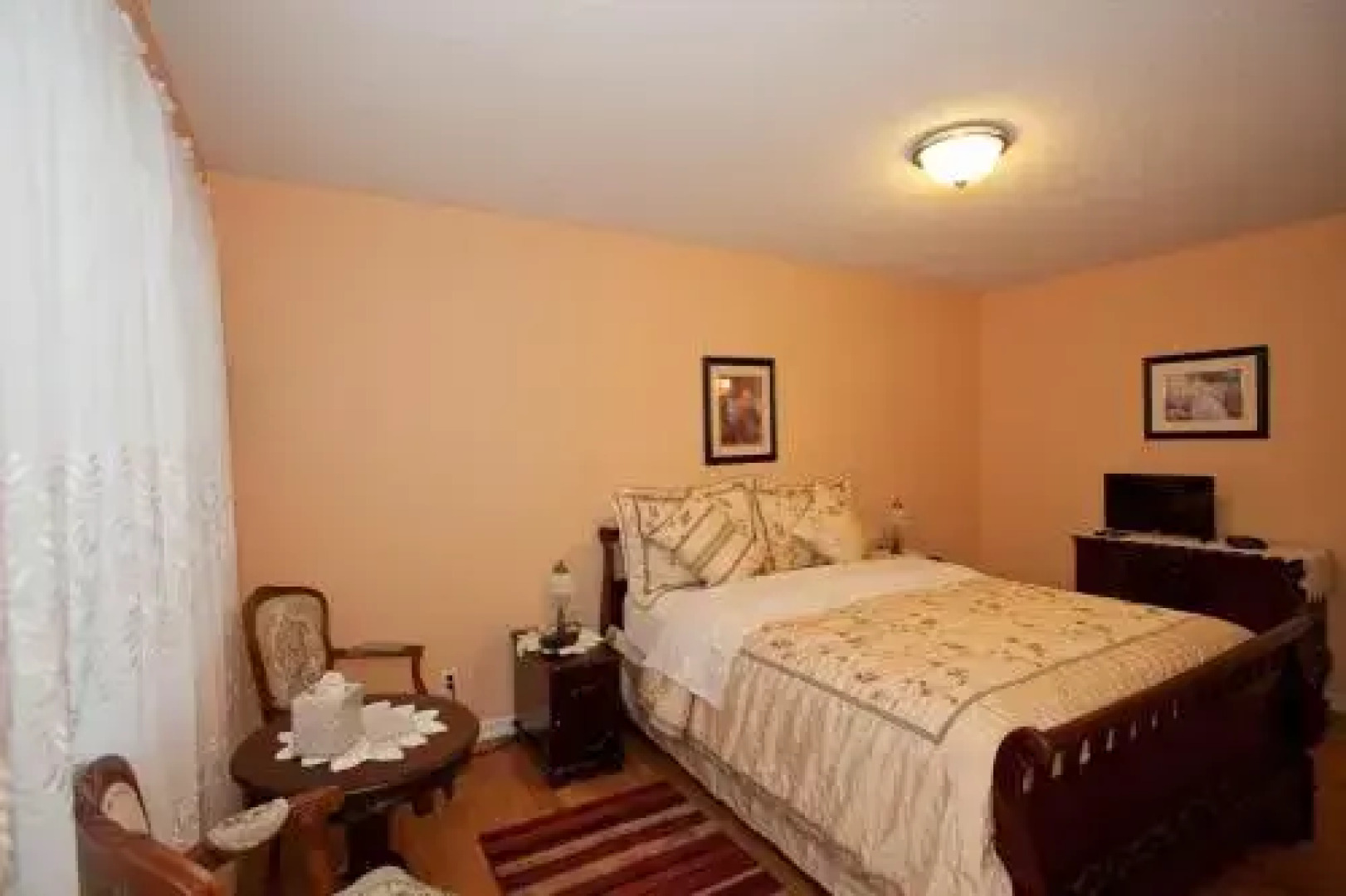 House Victoria Bed & Breakfast