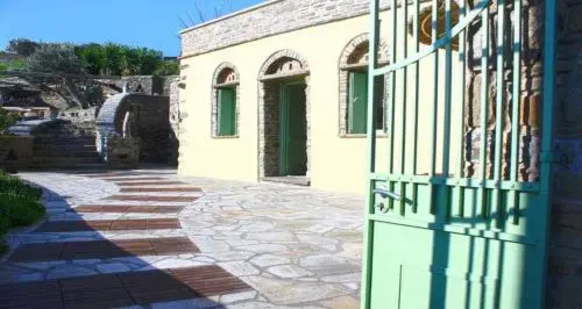 Villa Tripotamos