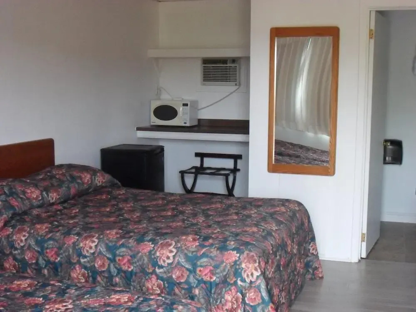 Cap Pele Sandy Beach Inn