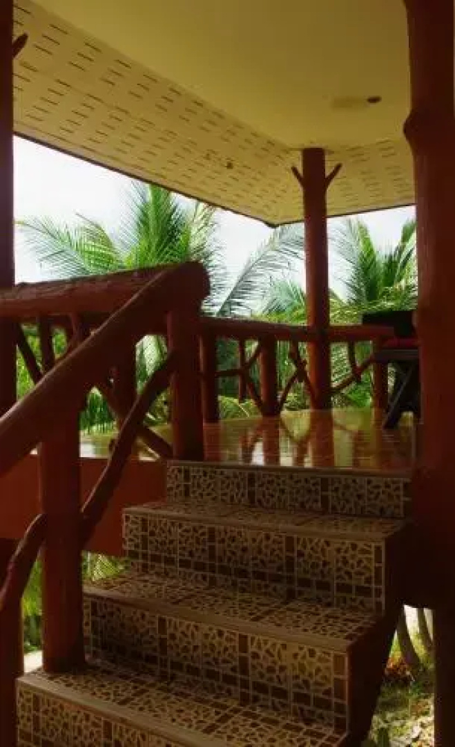 Le Balcon, Haad Yao.