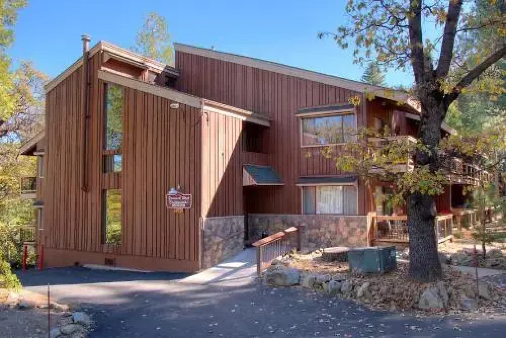 Yosemite West Condominiums