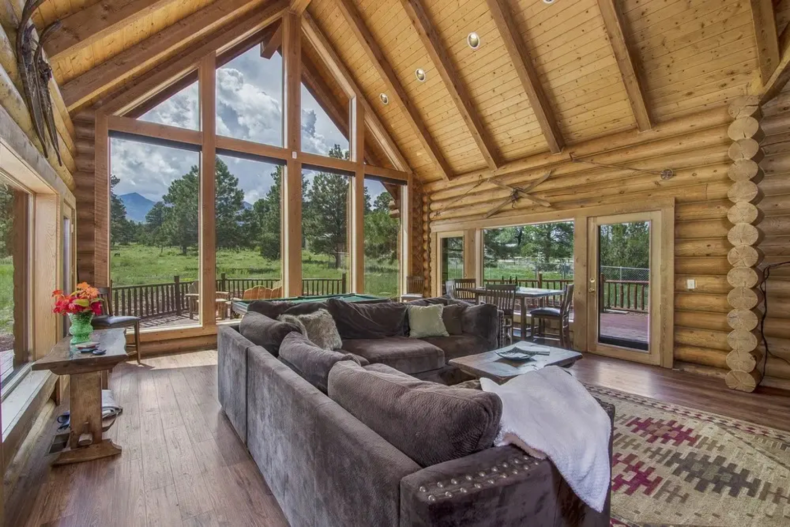 FlagRanch - 4 Br cabin by RedAwning