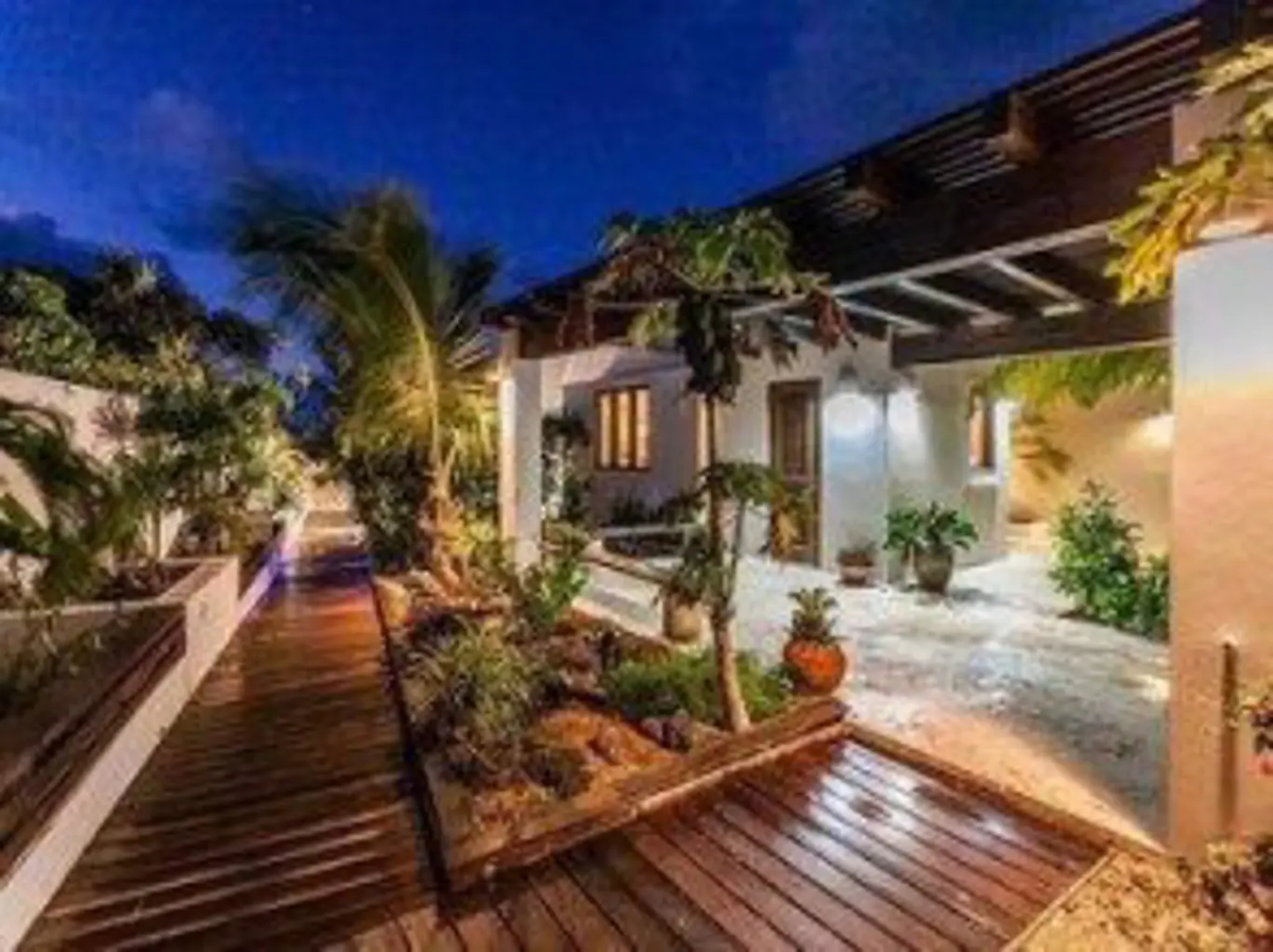 Waves on Shoal Bay Villa