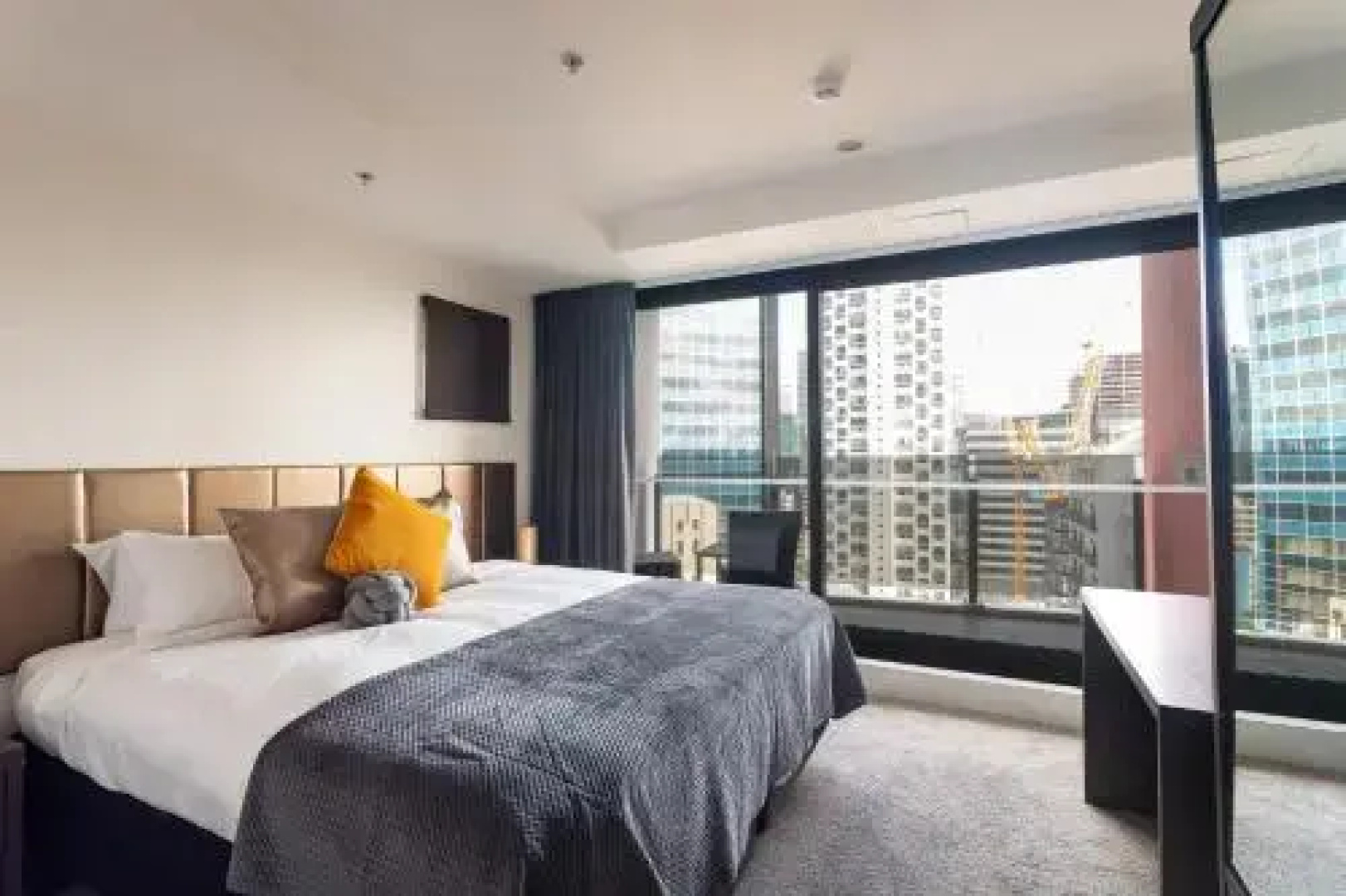 Stylish Two Bedroom Apartment With A View