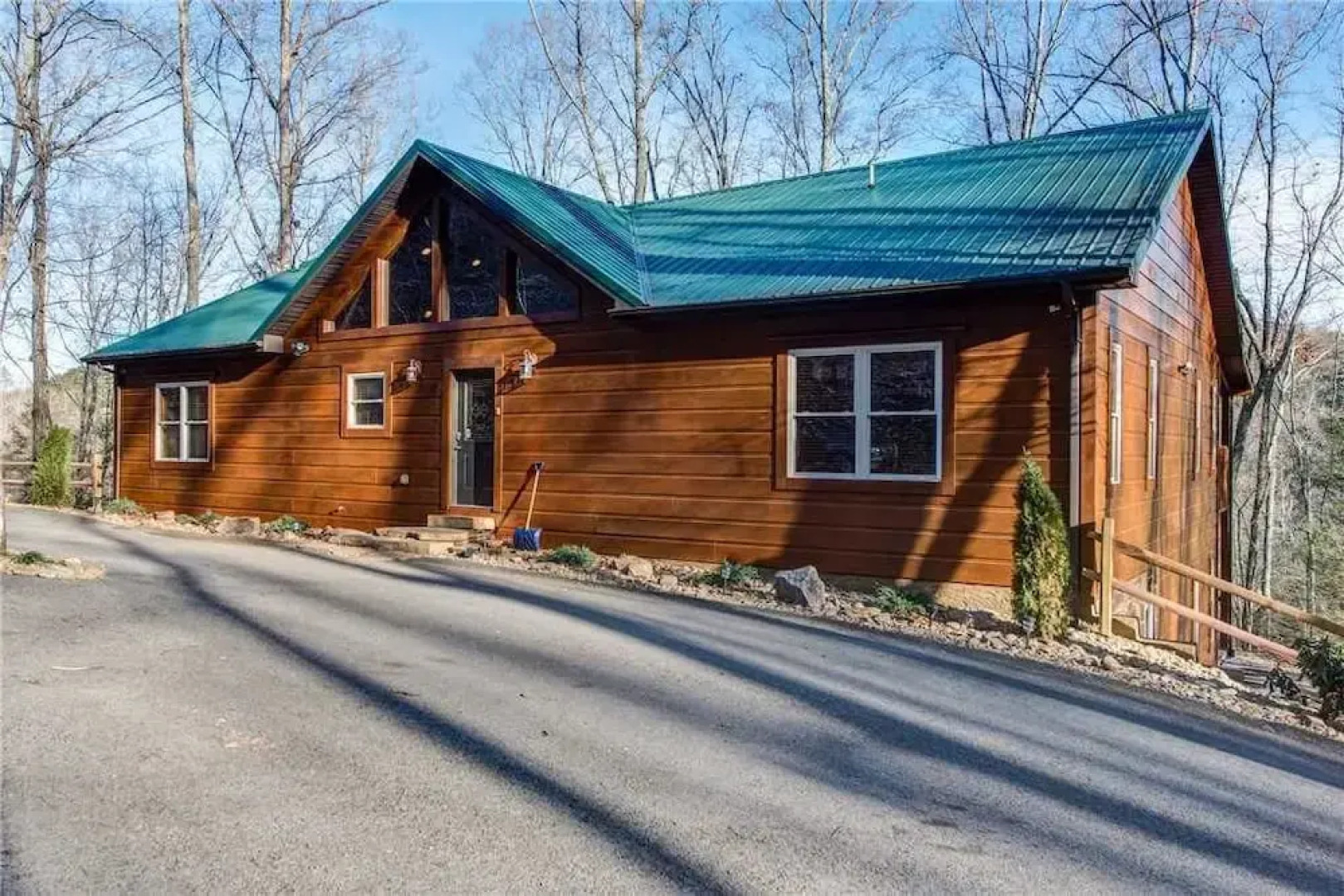 Hickory Hollow Lodge - Eight Bedroom Cabin