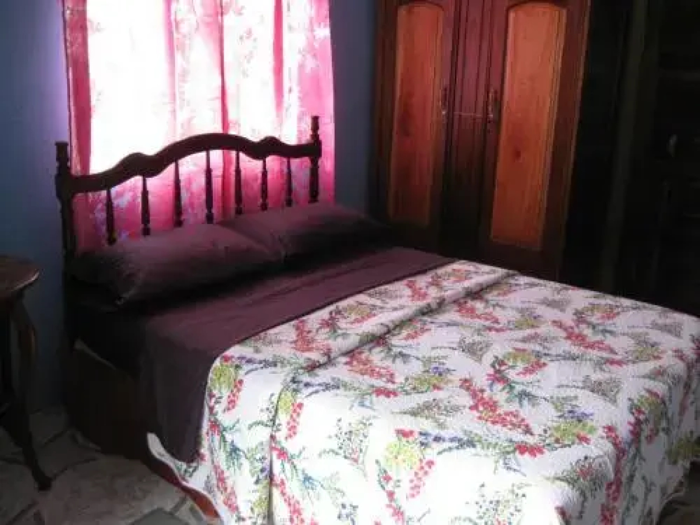 Pineapple Hill Sea View Cottage