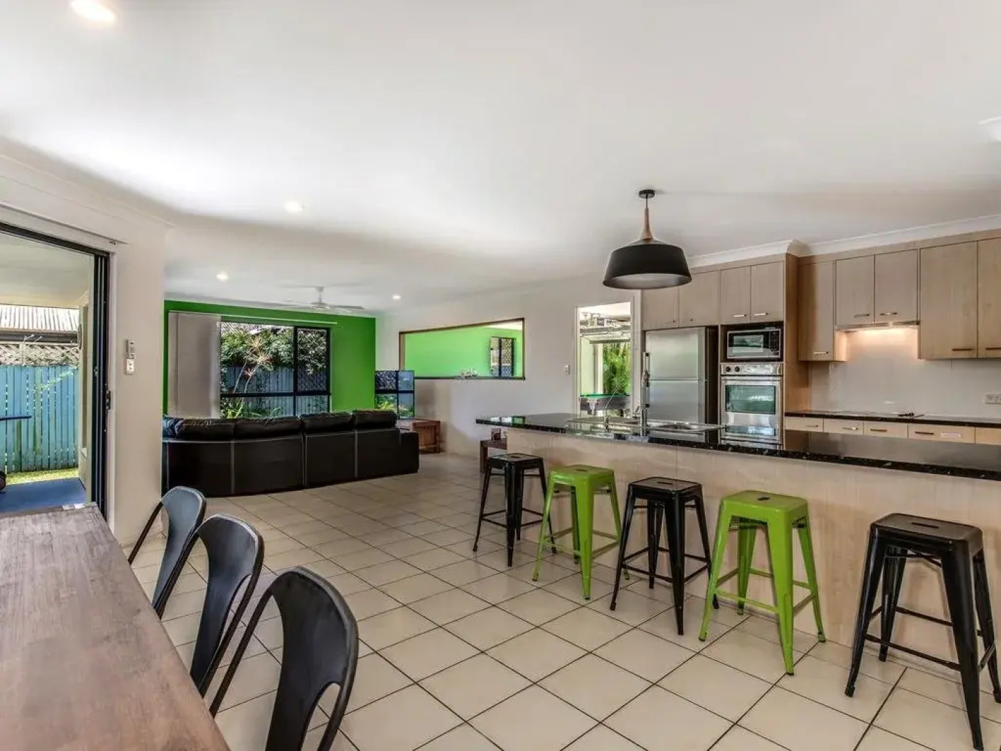 Coolum Waves Pet Friendly Holiday House