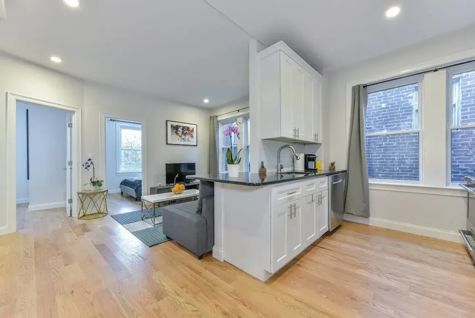 Gorgeous 4BR Apt in North End by Domio