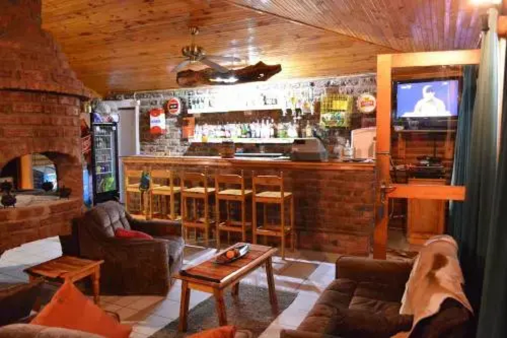 Eagle Falls Country Lodge